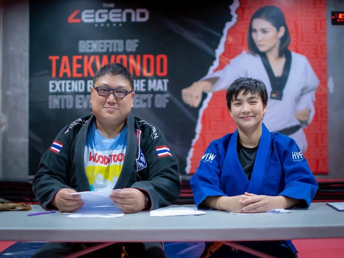 ทีมงาน The Legend Arena ในชุดยูยิตสู ที่ศูนย์กีฬา ชั้น 3 บลูพอร์ต หัวหิน